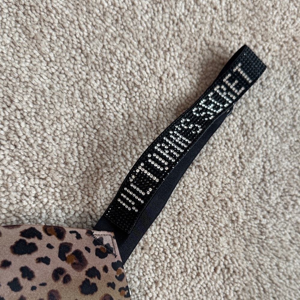 Victoria's Secret Very Sexy Logo Shine strap Push-Up Bra - Picture 4 of 6